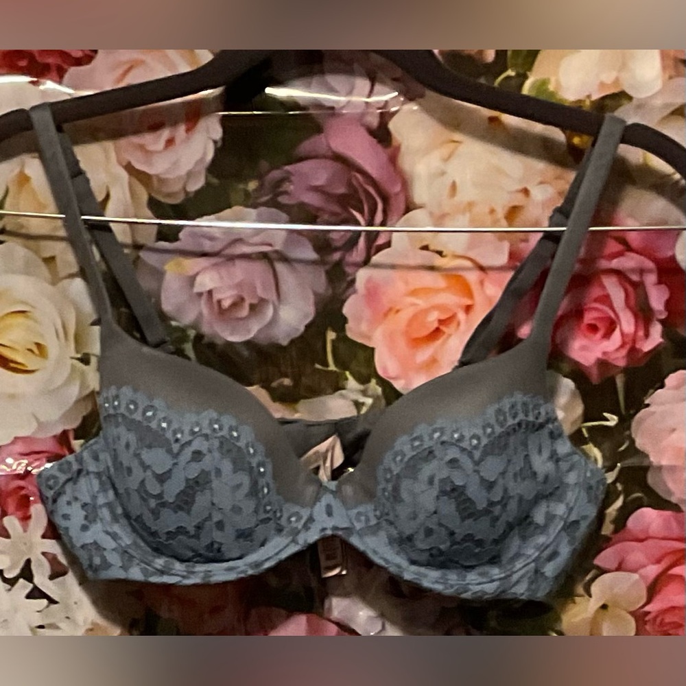 Victoria Secret bra 34B EUC